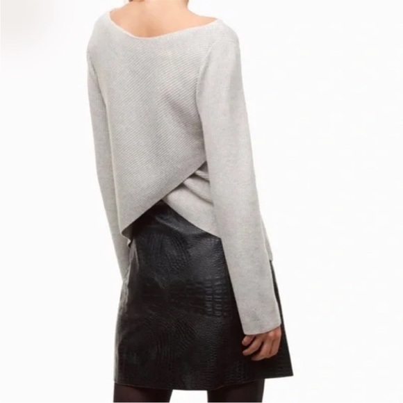 Gorgeous Aritzia Babaton Kitano Sweater Oatmeal Medium with Cross Back Detail - Picture 3 of 15